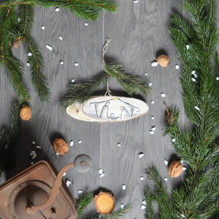Festett nyírfa karácsonyi ajtódísz - Betlehem